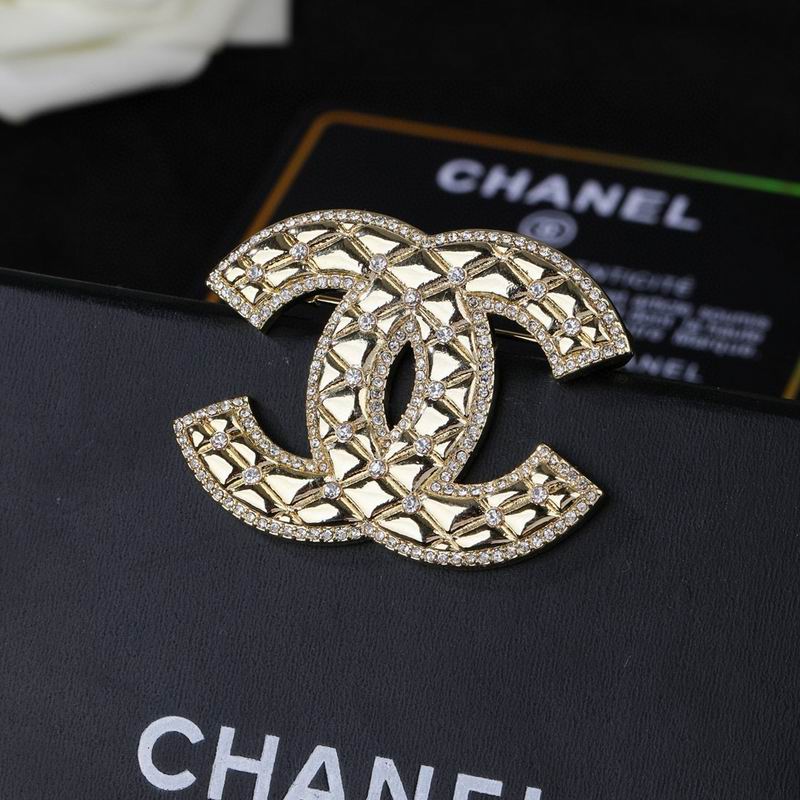 Chanel Brooch 03yxs214
